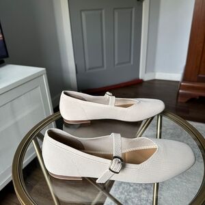 Kelly & Katie Sophi Mary Jane Flat 9M Womans Tan Beige Canvas Fabric Buckle EUC